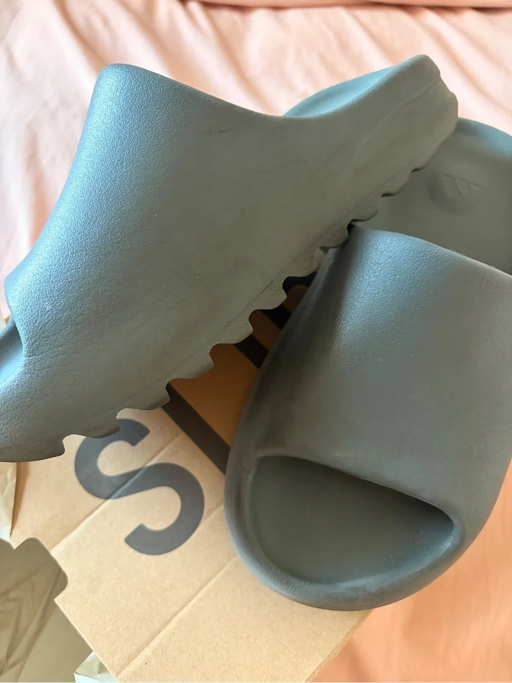 adidas yeezy slide